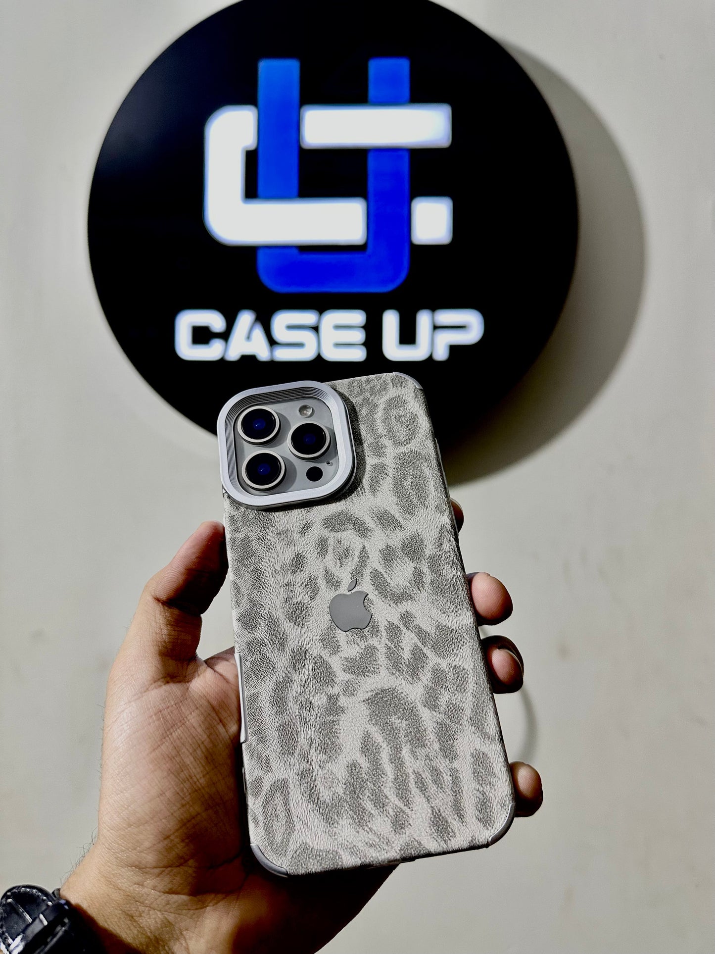 New Leapord Luxe Case With Apple Logo Premium Quality🐆🌸