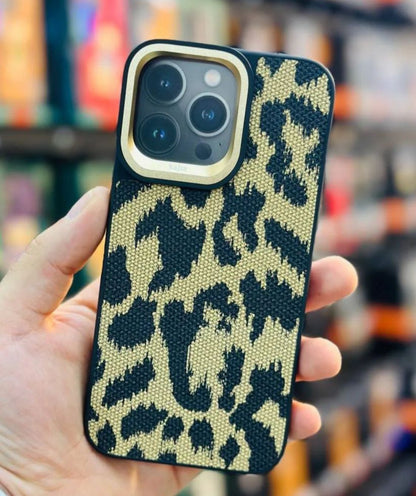 Kajsa Premium Wild Back Case  (iPhone 15 series)