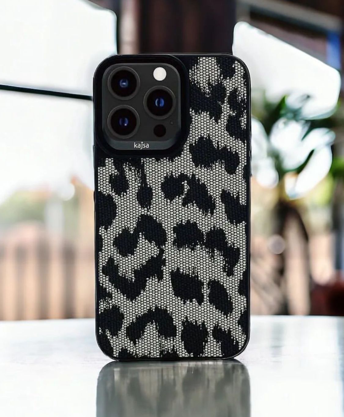 Kajsa Premium Wild Back Case  (iPhone 15 series)